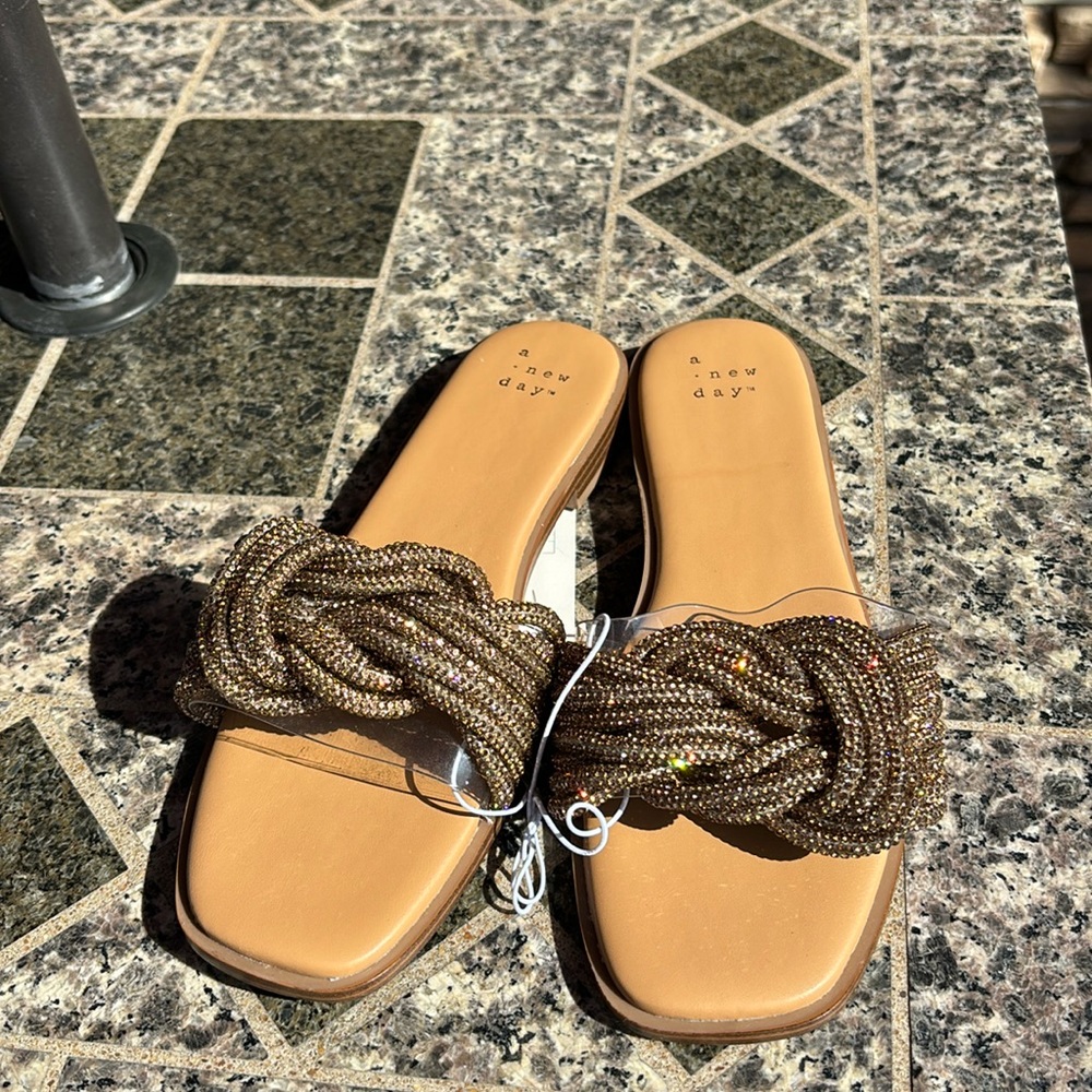 Iliana Sandals 6M Gold NEW